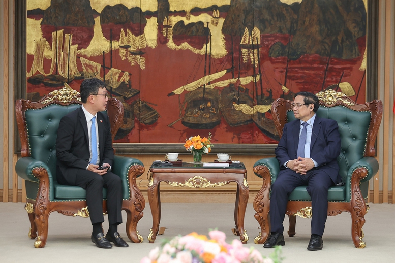 Thủ-Tướng-Phạm-Minh-Chính-và-đại-diện-Upbit.jpg
