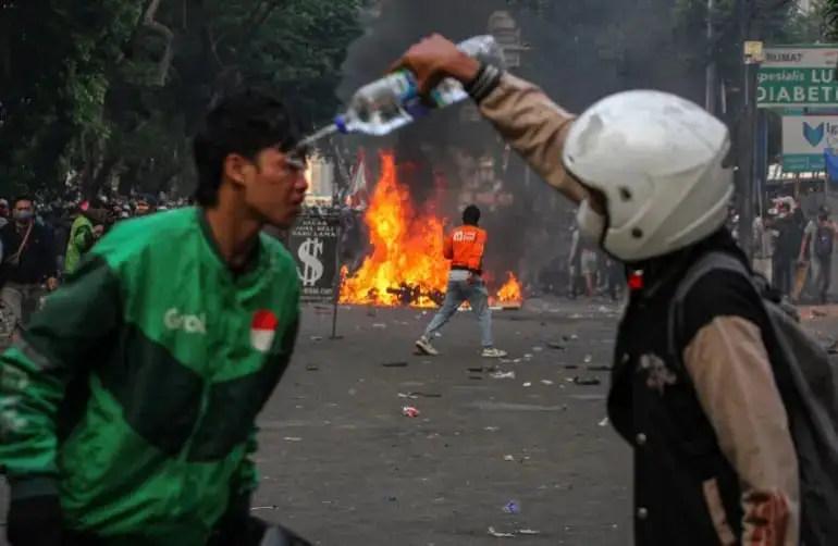 Biểu tình tại indonesia.jpg