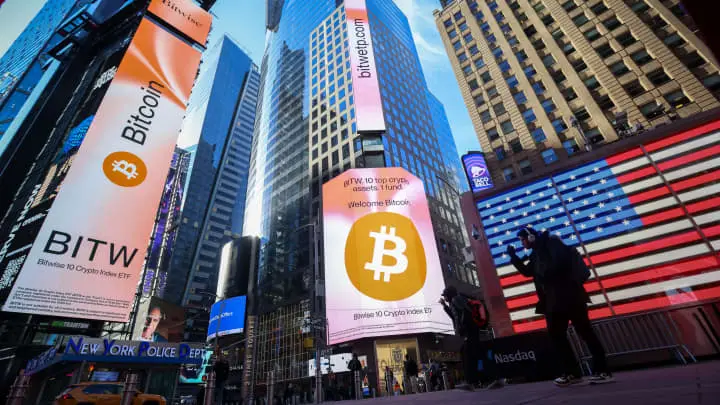 108239329-1765313567199-gettyimages-2250323804-US_CRYPTO.jpeg