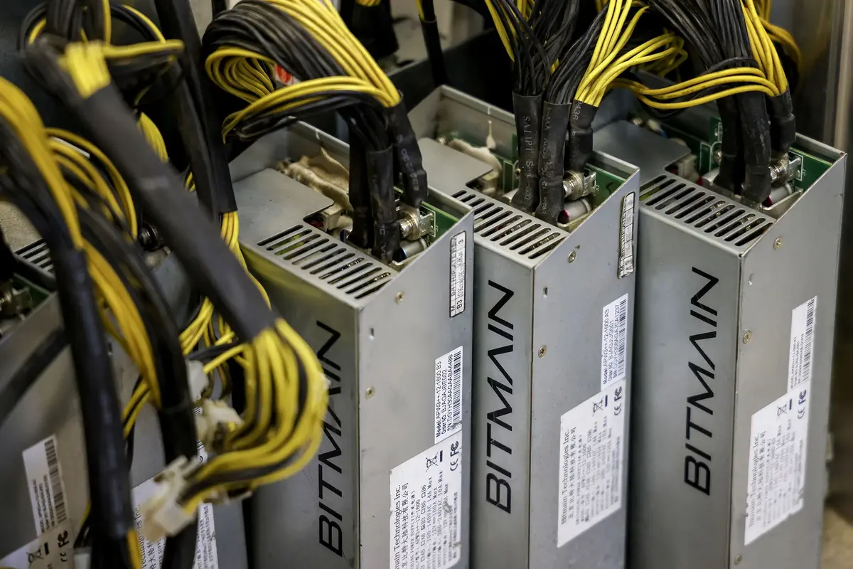 Máy-đào-Bitmain-bán-hạ-giá