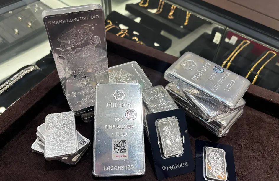 bieu-do-gia-bac-tang-truong-manh-me-tren-nen-mau-xanh-tich-cuc-blockhay