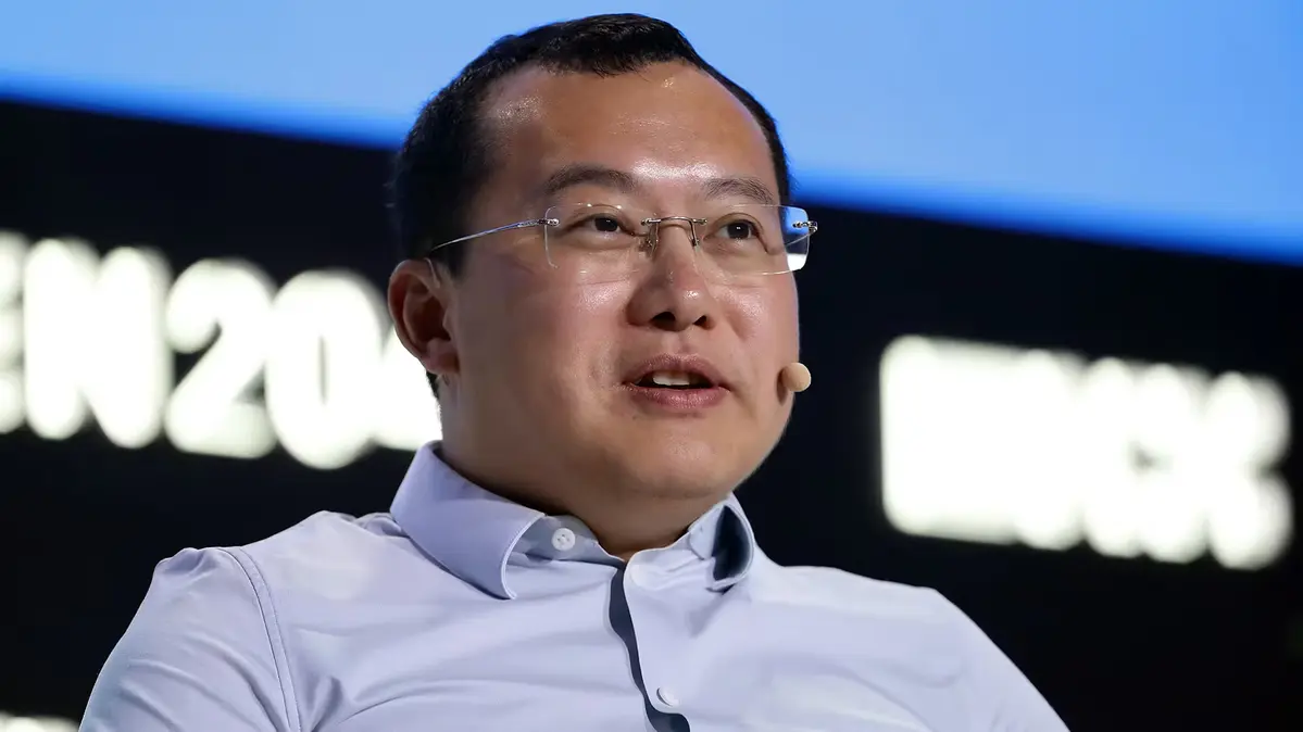 chan-dung-star-xu-nha-sang-lap-okx-va-bieu-tuong-cong-nghe-toan-cau-blockhay